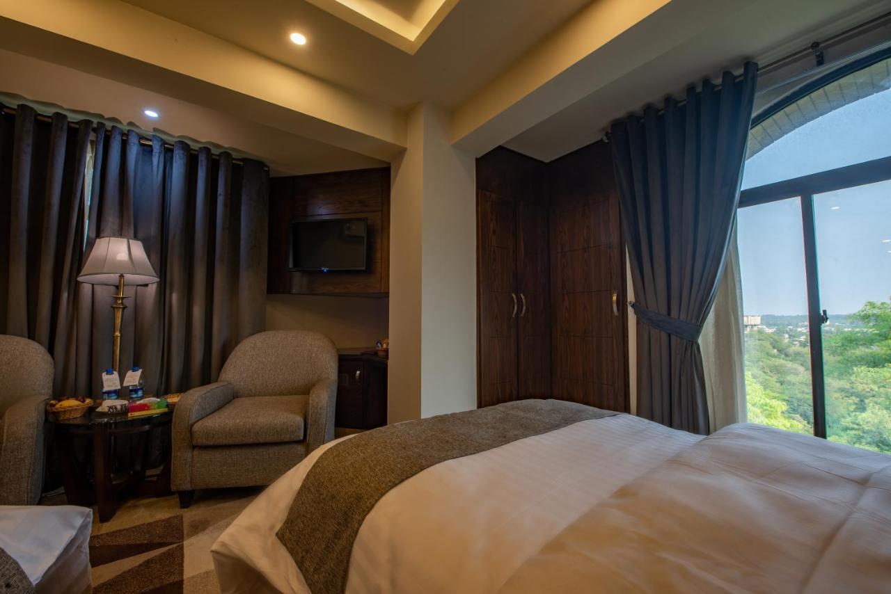 Envoy Continental Hotel Islamabad Extérieur photo