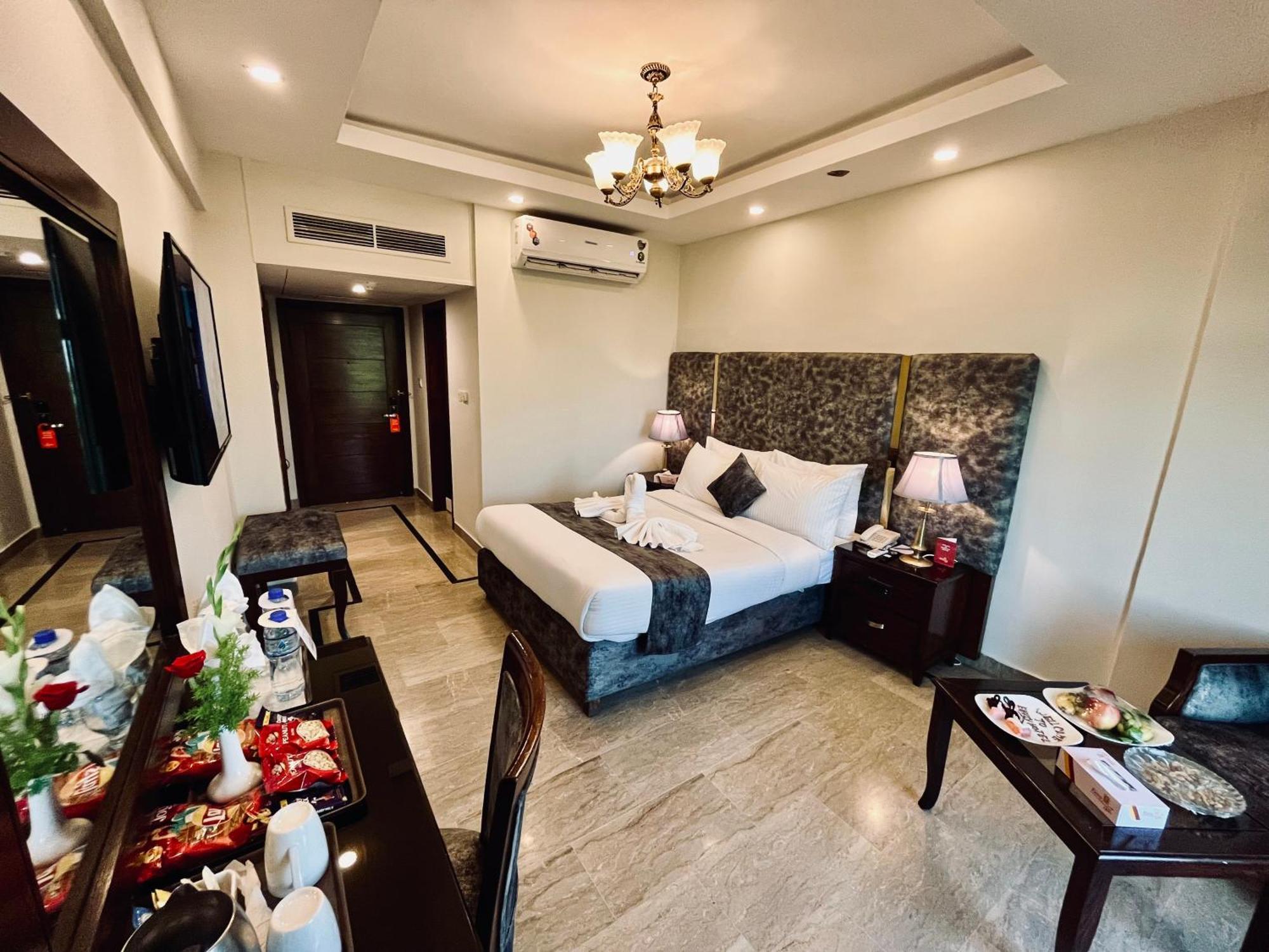 Envoy Continental Hotel Islamabad Extérieur photo
